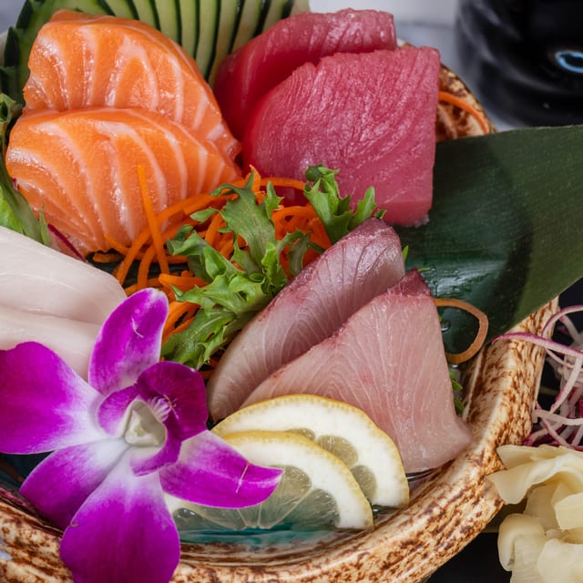 Tsy Sashimi (r).